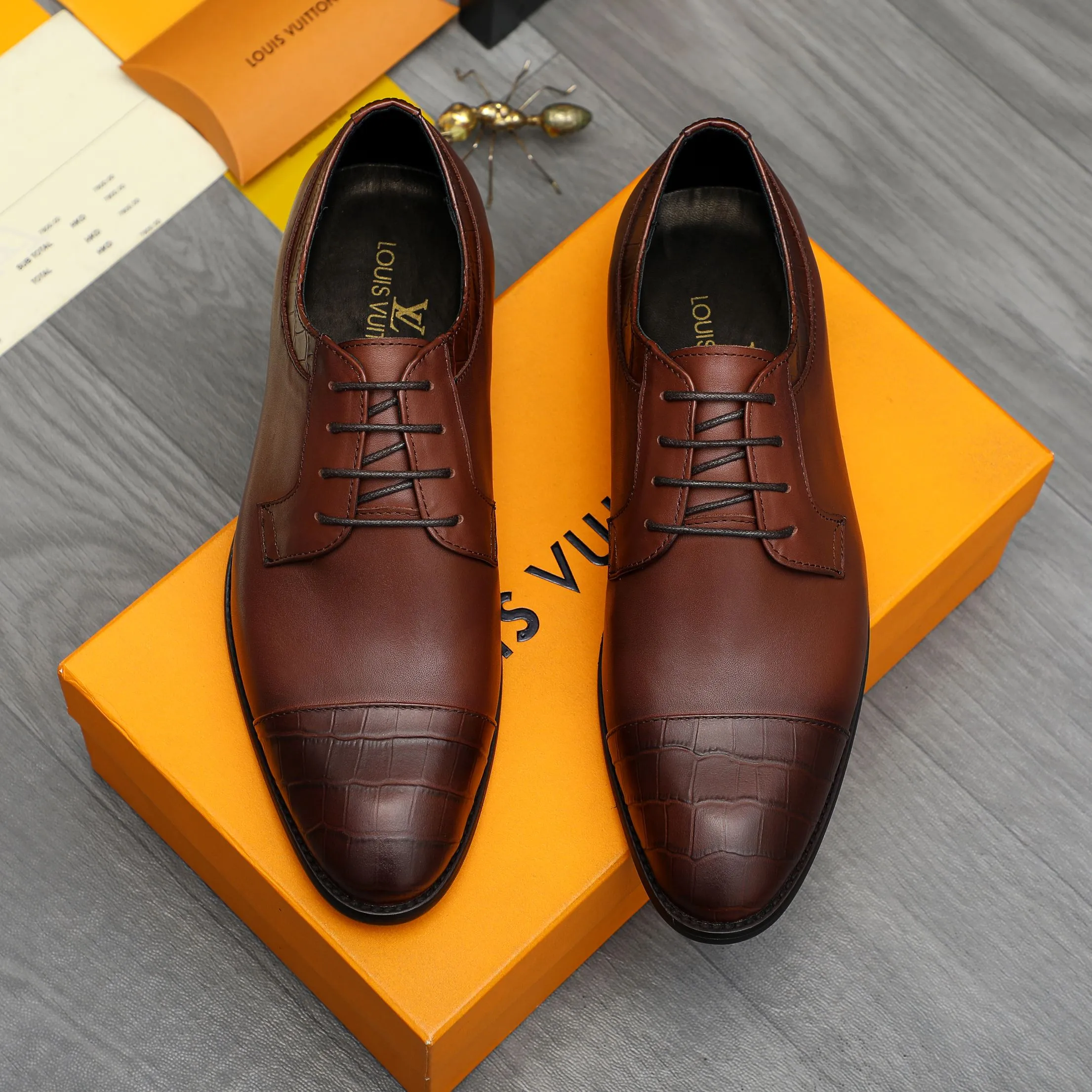 Men's men's shoes💰p460 Product trademark: LV (Louis Vuitton) business lace-up leather shoes True size: 39-44 Product material: Selected color rubbed cowhide stitched with stone pattern cowhide upper, cowhide lining, original rubber outsole